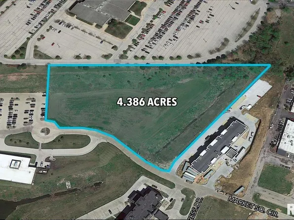 3750 Market Square Cir, Davenport, IA 52807