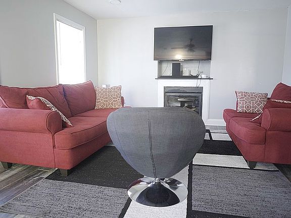 3rd image of 775 Welch St SW