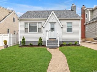 1018 Rosegold St, Franklin Square, NY 11010