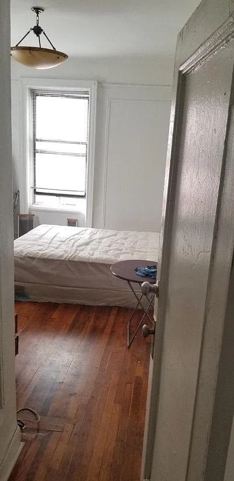 E 167th St, Bronx — Photo 3