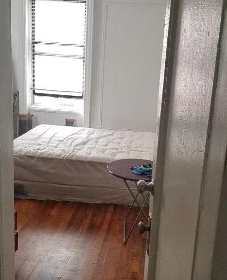 E 167th St — Photo 3
