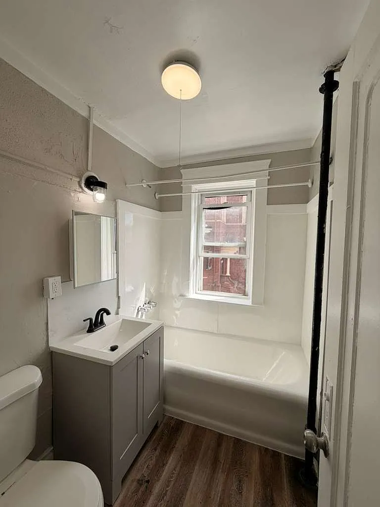1 bed, 950 sqft, $1,382 — Photo 1