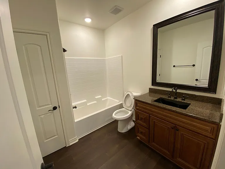 Santa Barbara Luxury Apartment Homes — Photo 9