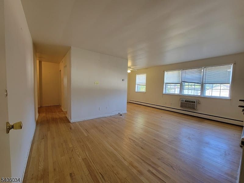 1st image of 138 Roseland Ave APT 4