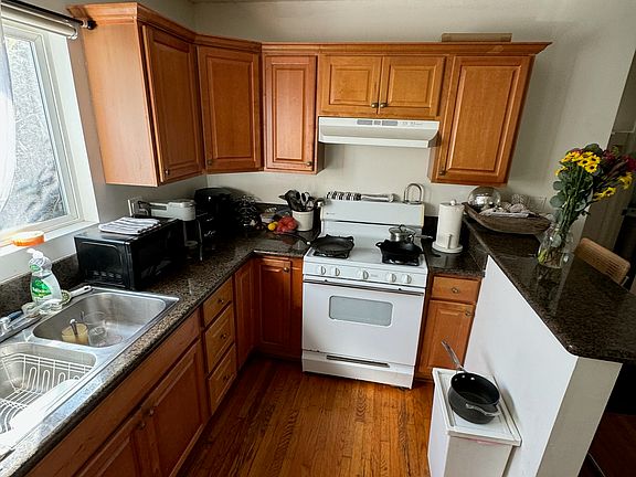 2nd image of 227 6th Ave #227