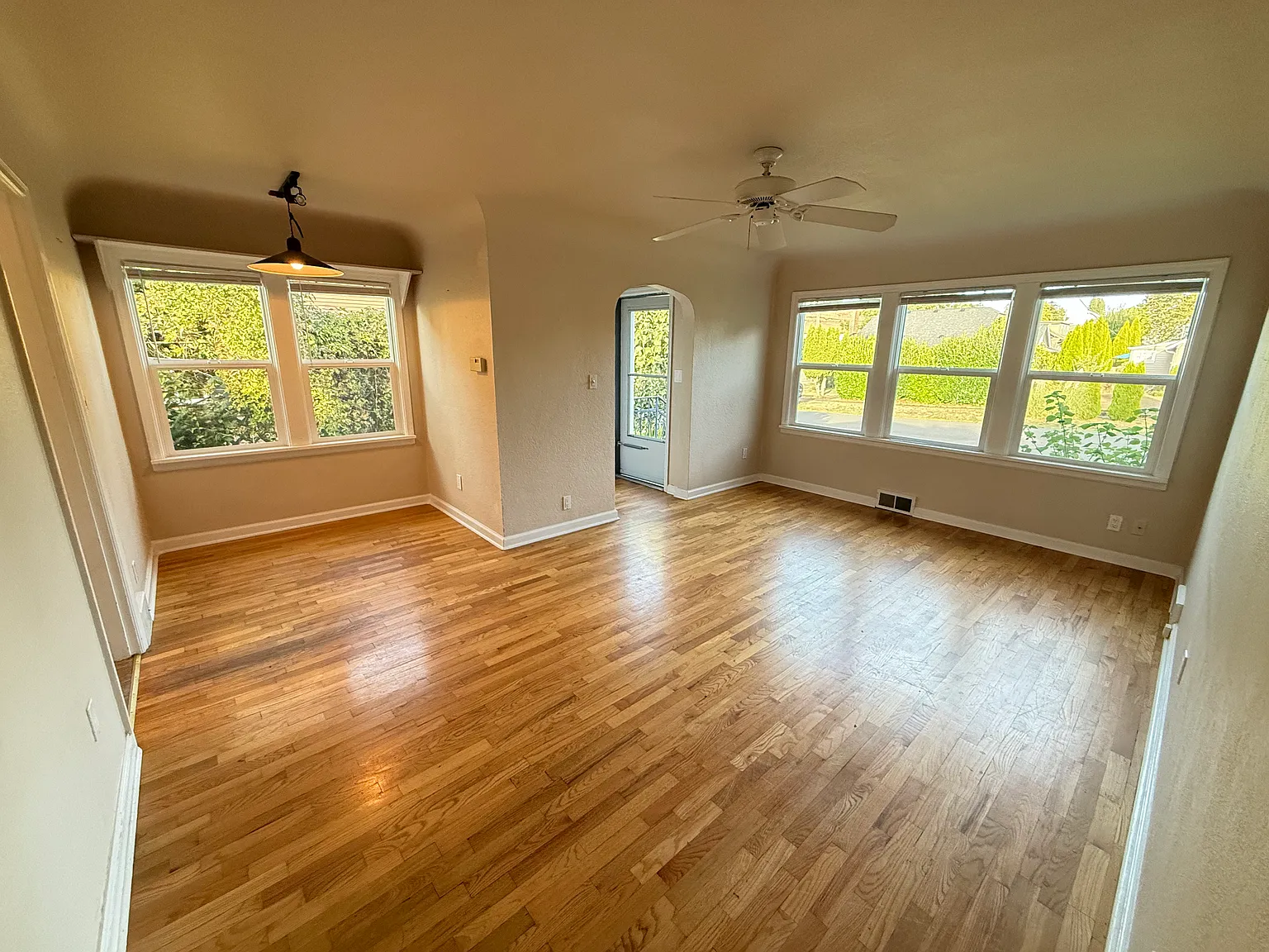 4 bed, 1758 sqft, $3,100 — Photo 3