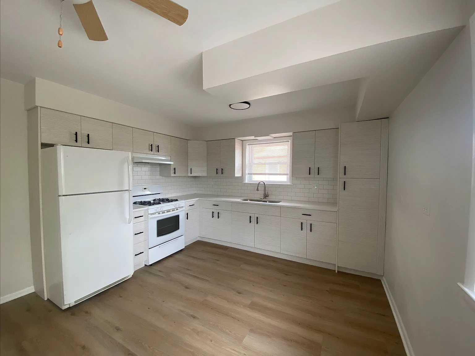 2 bed, $1,895 — Photo 3