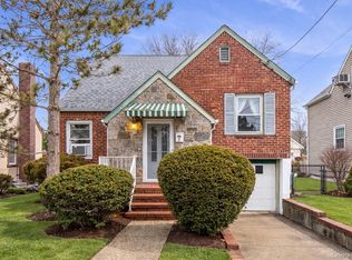 9 Clinton Street, Elmont, NY 11003