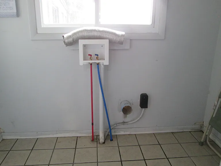 1208 Locust St — Photo 11