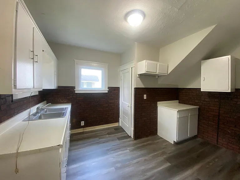 1292 W Wilbeth Rd — Photo 9