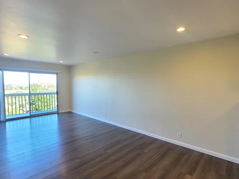 Bright and Beautiful Open Floorplan with Mountain Views