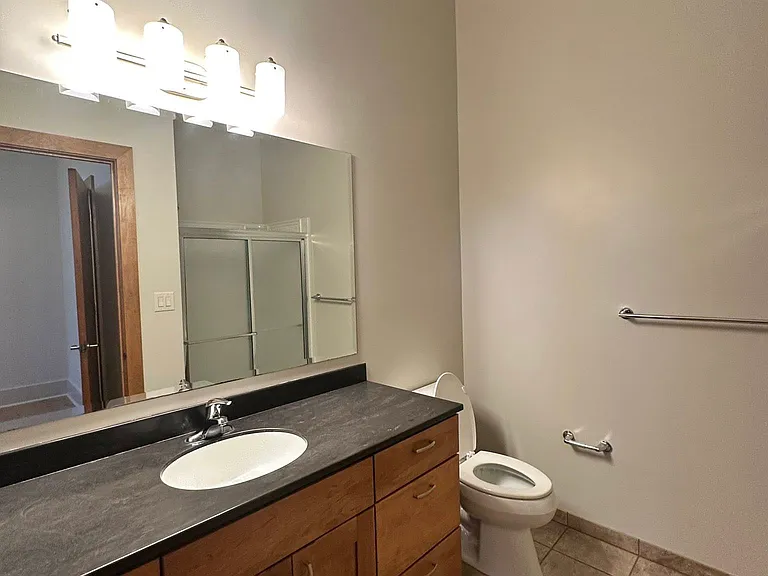 537 W 2nd St #201 — Photo 8