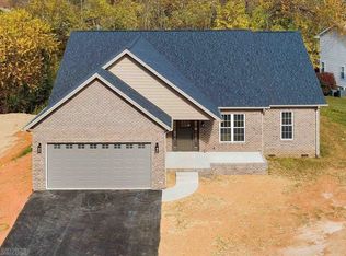 8316 River Course Dr, Radford, VA
