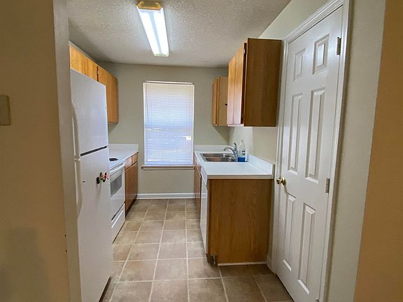 4th image of 440 Admirals Walk Dr