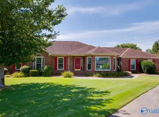10038 Willow Cove Rd SE, Huntsville, AL 35803