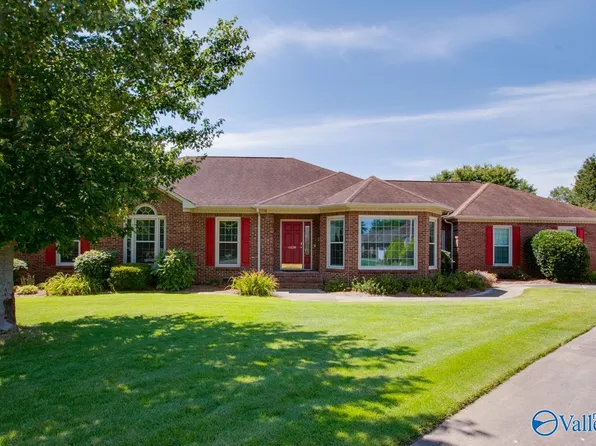 10038 Willow Cove Rd SE, Huntsville, AL 35803
