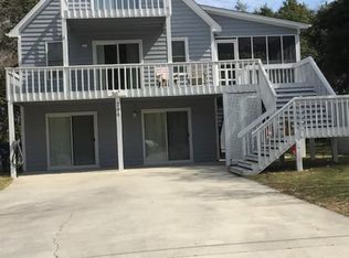 204 Live Oak St, Emerald Isle, NC 28594