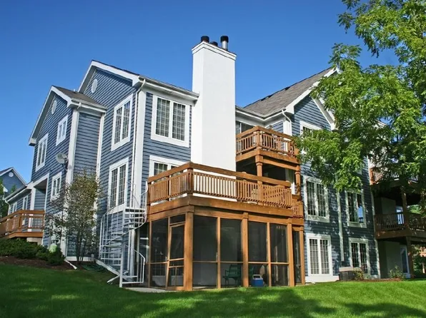 1065 Lakeland Dr, Lake Geneva, WI 53147