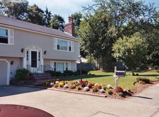 7 Liberty Bell Cir, Weymouth, MA 02189