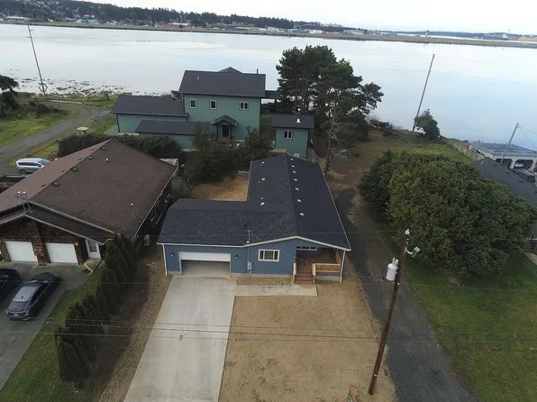 1560 Monroe St, North Bend, OR 97459