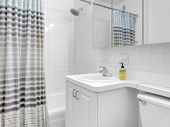 5th image of 1641 3rd Ave APT 18C