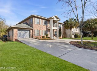 2410 W Shore Dr, Biloxi, MS 39532