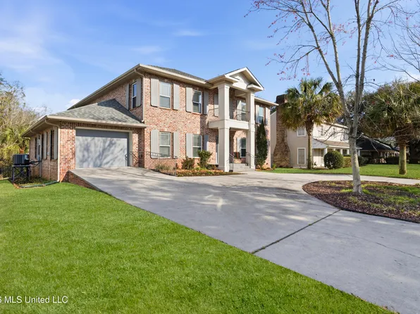 2410 W Shore Dr, Biloxi, MS 39532