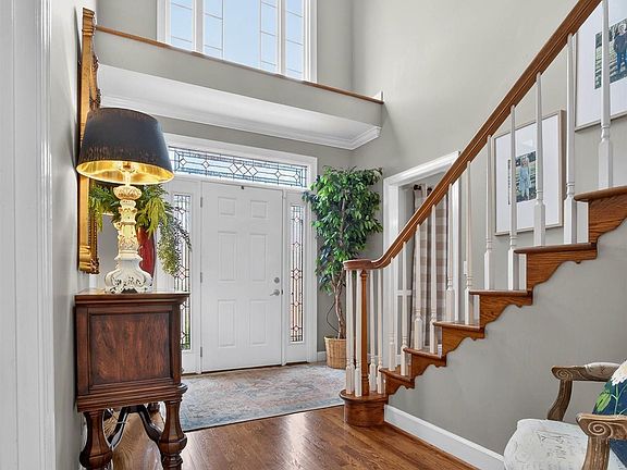 3rd image of 648 Winfrey Ln