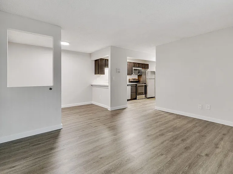 Westport Apartments — Photo 31