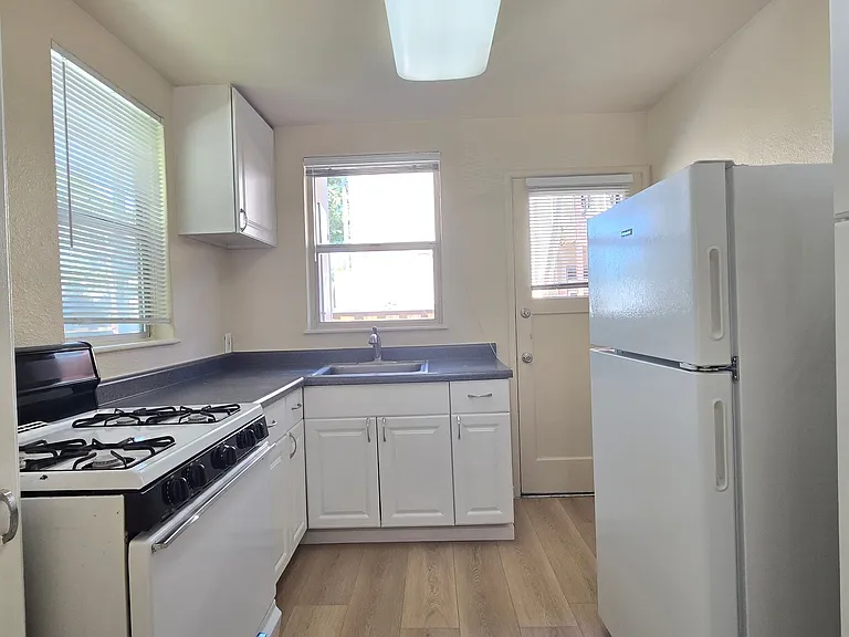 2nd572 — Photo 2