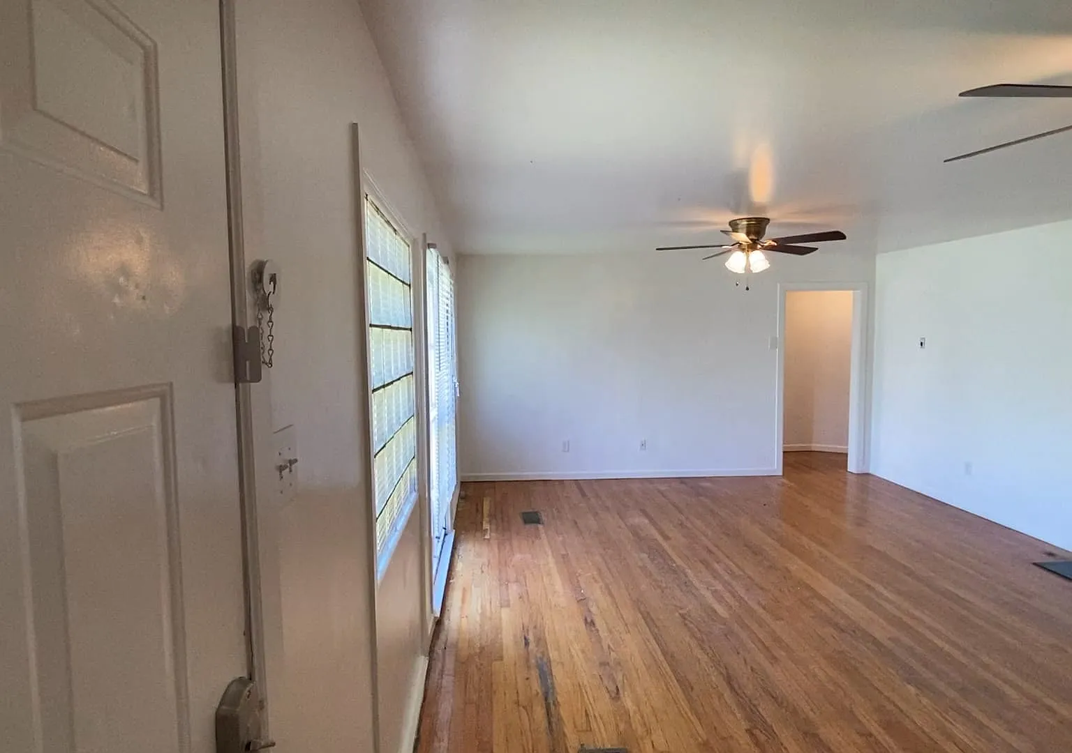 4 bed, 10 sqft, $2,495 — Photo 3