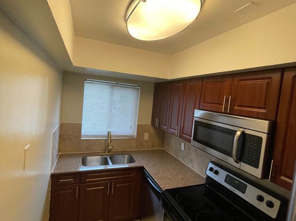 425 NE 7th Ave APT 5