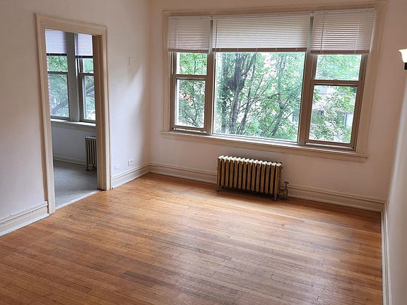 5th image of 1034 W Rosemont Ave APT 2