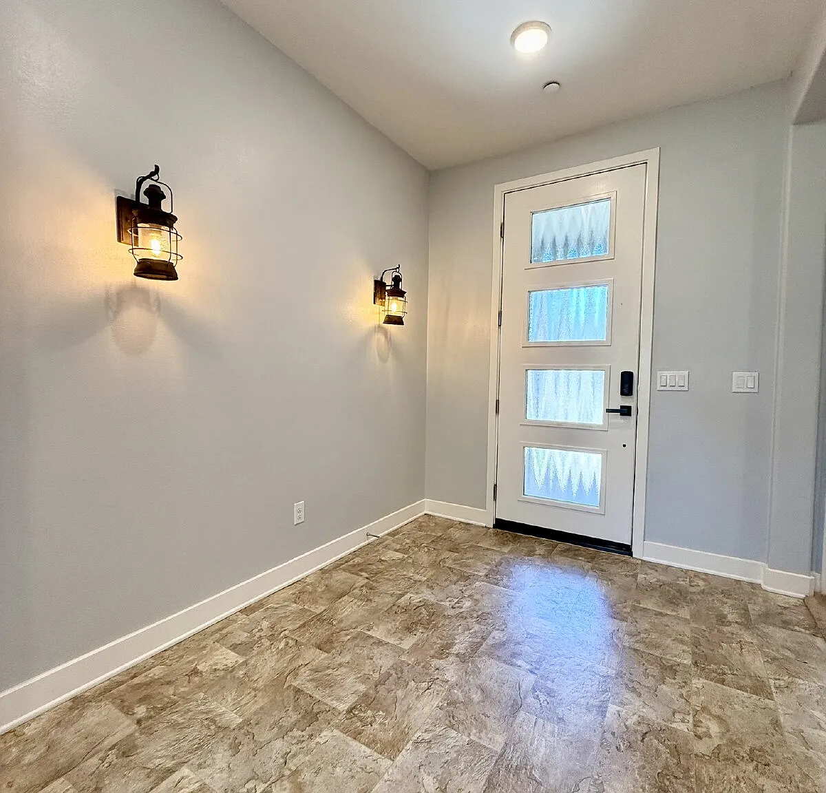 4 bed, 3.0 bath, 2582 sqft, $3,900 — Photo 3