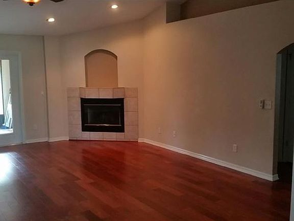 3rd image of 410 Waterwood Ct