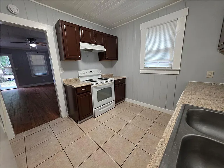 3311 Drew St — Photo 4
