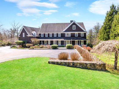 7 Davenport Ridge Lane, Stamford, CT, 06903