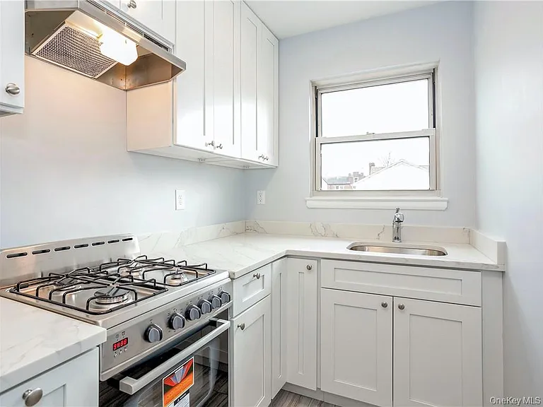 15 Quinby Ave #1E — Photo 10