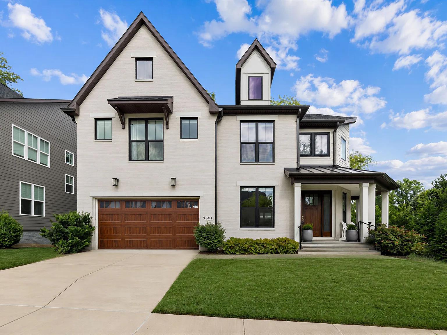 5 bed, 4.5 bath, 5541 sqft, $9,500 — Photo 3