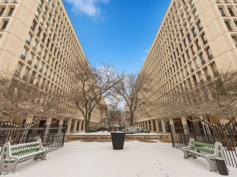 1st image of 1450 E 55th Pl APT 530S