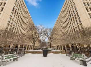 1450 E 55th Pl APT 530S, Chicago, IL 60637