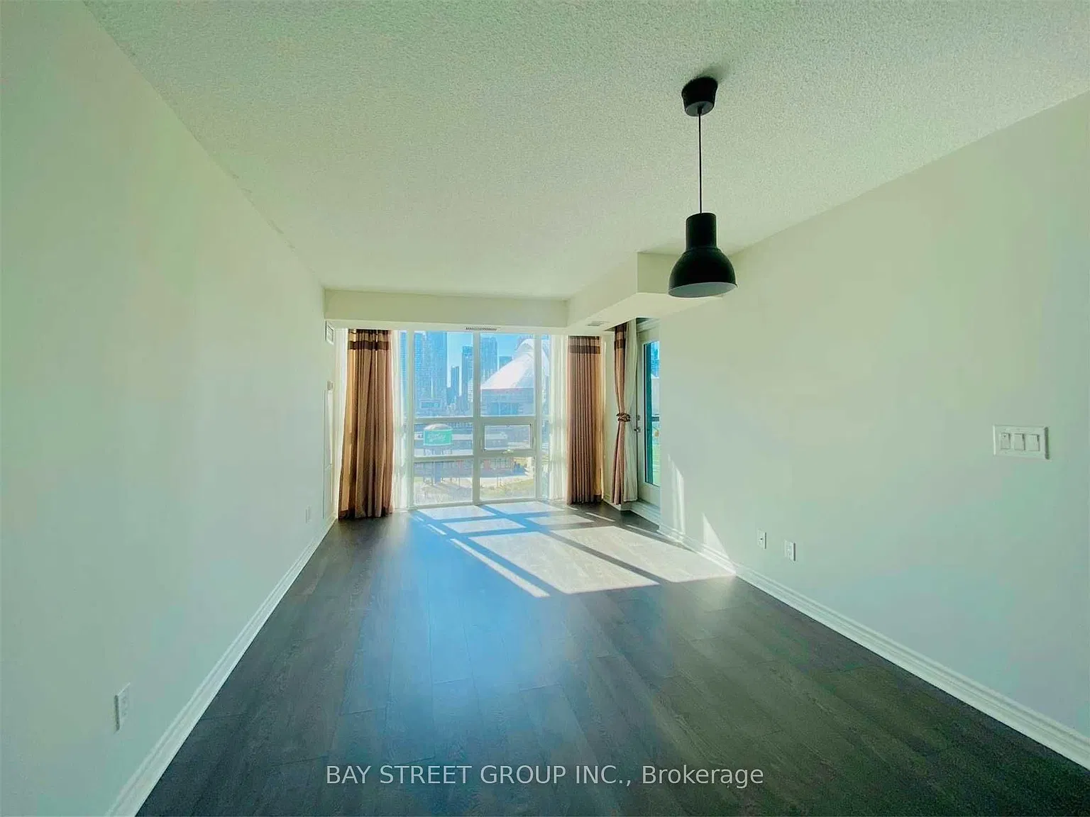 25 Lower Simcoe St — Photo 4