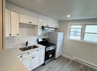 54 Jay St APT 1, North Attleboro, MA 02760