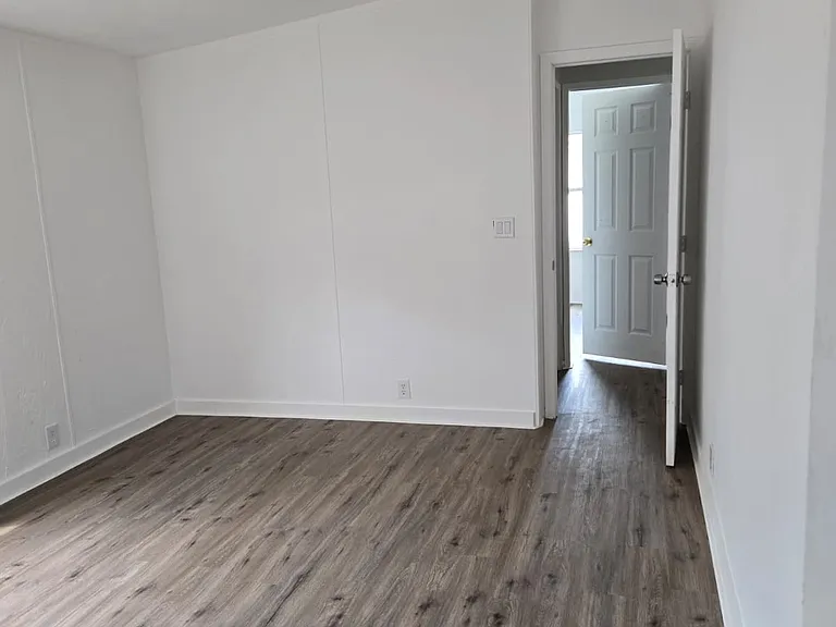 589 Anna Ave — Photo 16