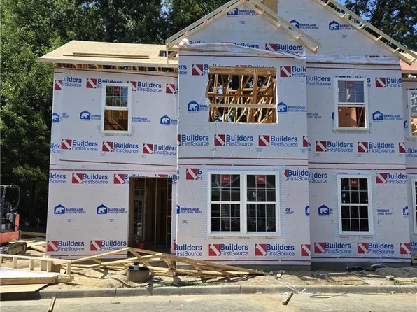 205 Patriots Village Ct, West Point, VA 23181