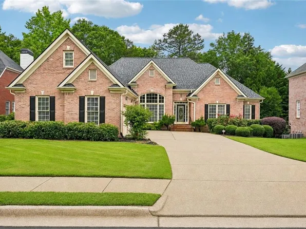 3923 Springtree Ln, Hoschton, GA 30548
