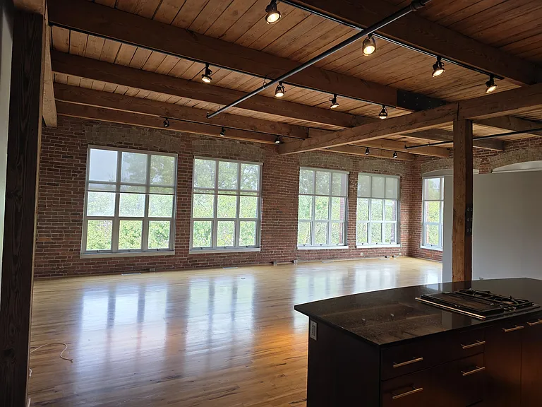448 W Nationwide Blvd #421 — Photo 3