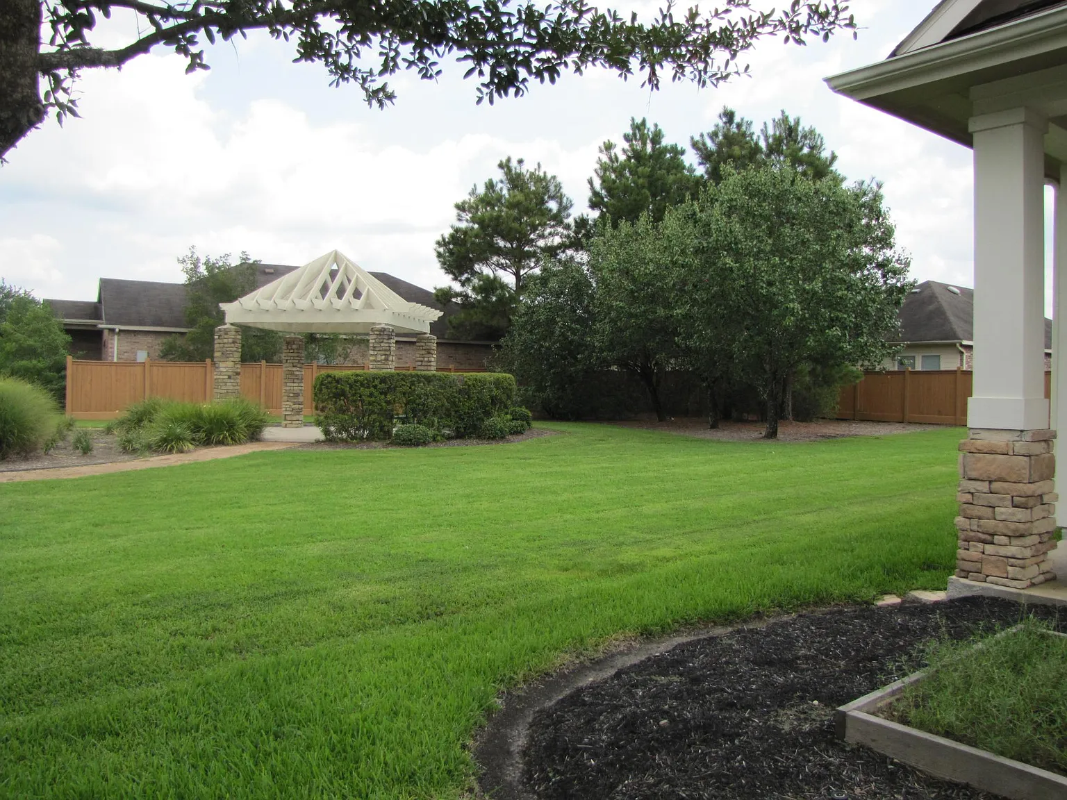 3 bed, 1846 sqft, $2,100 — Photo 4