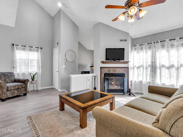 802 Bluebell Drive, Jackson, NJ 08527