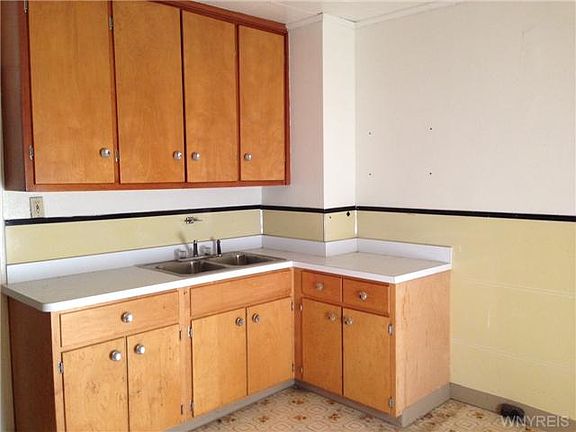 4th image of 224 Gibson St